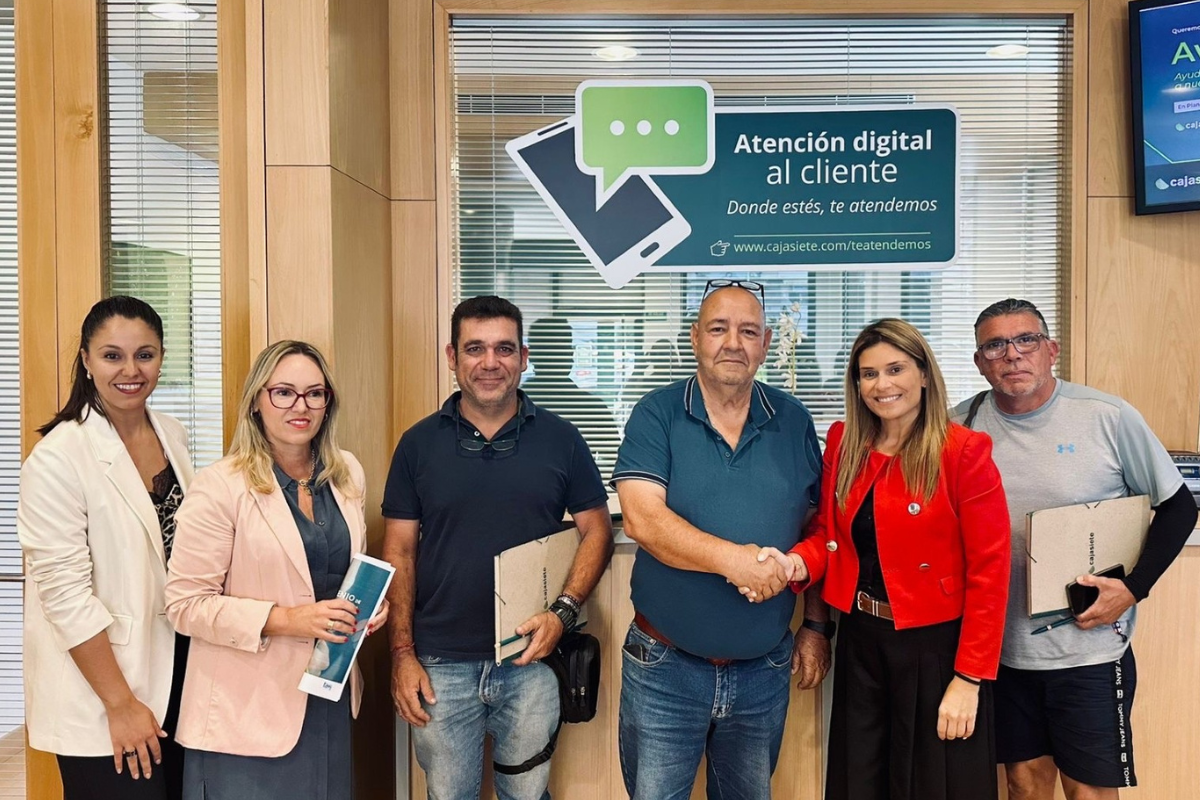 Cajasiete y Servitaxi Tenesur S.L. renuevan su compromiso con el sector del taxi en el sur de Tenerife Cajasiete y Servitaxi Tenesur S.L. renuevan su compromiso con el sector del taxi en el sur de Tenerife