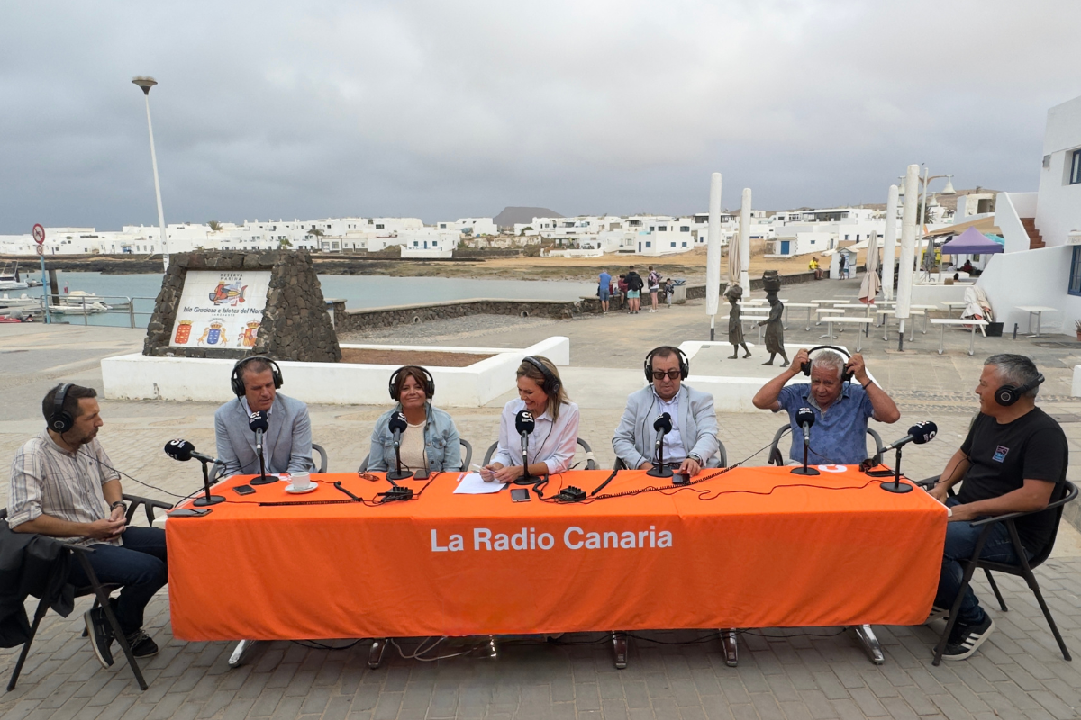 La Graciosa despide la XI temporada de los Foros Cajasiete abordando sus retos clave: agua, residuos y turismo