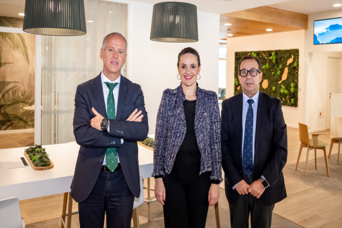 Cajasiete suma ocho años de colaboración continuada con Infecar