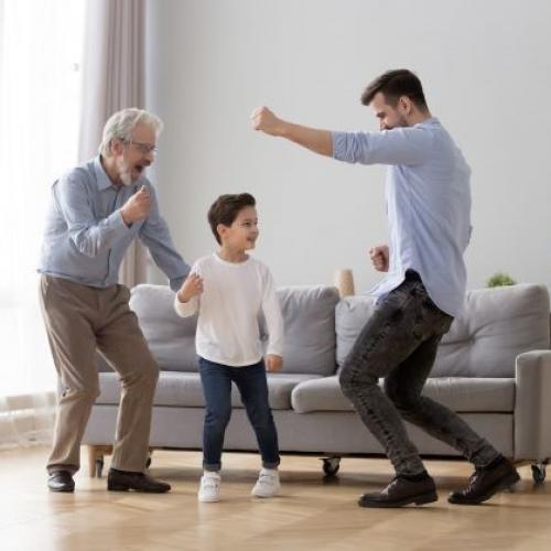 Familiares bailando