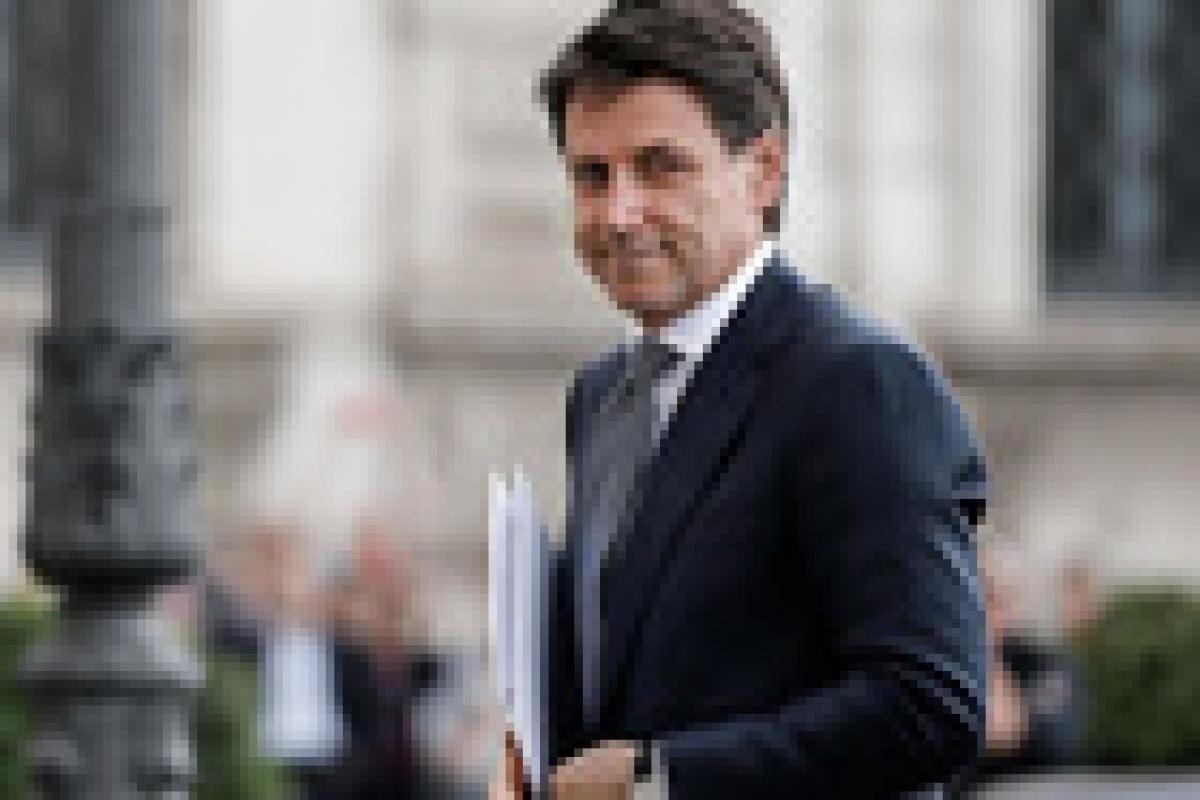 Italia acepta reducir su presión sobre su objetivo de déficit 