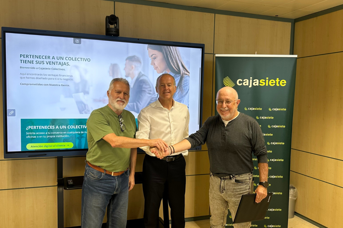 Cajasiete y la Unión de Asociaciones Vecinales de Canarias 8 Islas (U.AVC) firman un convenio de colaboración para apoyar al movimiento vecinal en todo el archipiélago