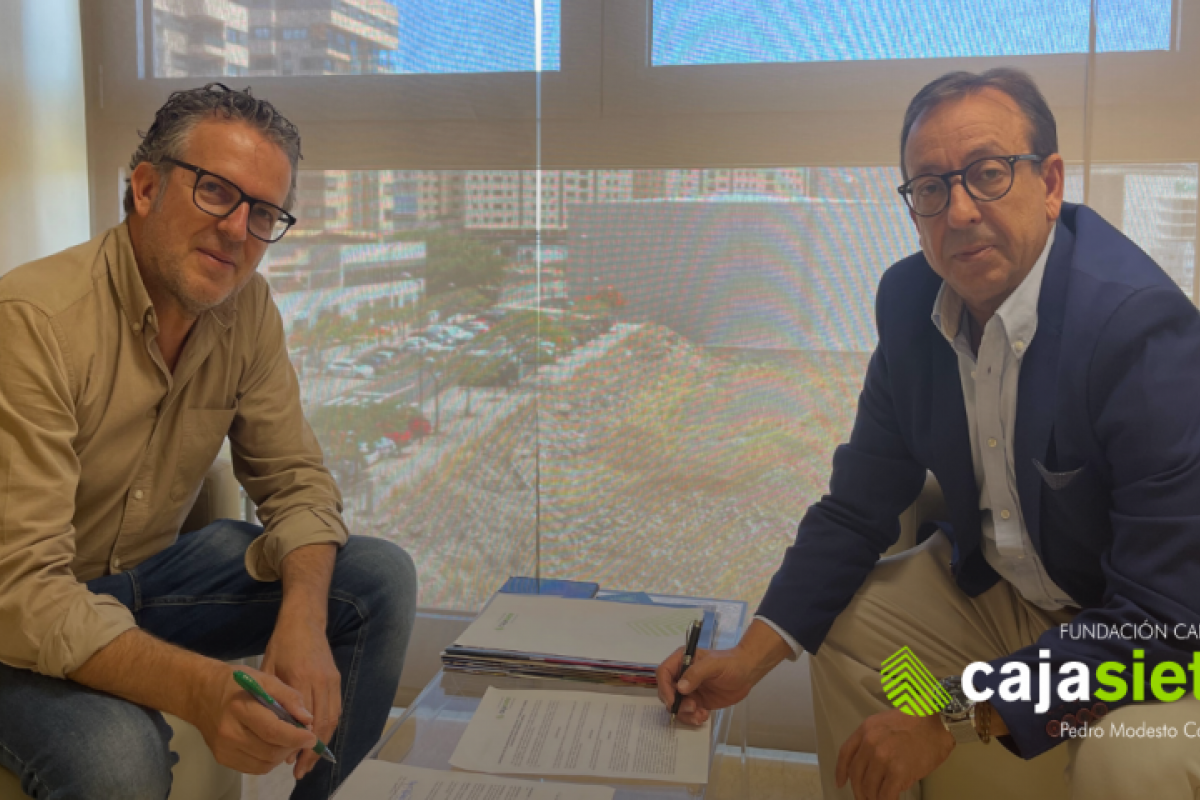 El cultivo del aguacate en Canarias contará con el apoyo de Cajasiete