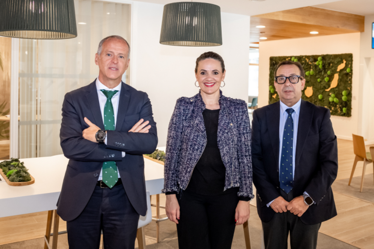 Cajasiete suma ocho años de colaboración continuada con Infecar